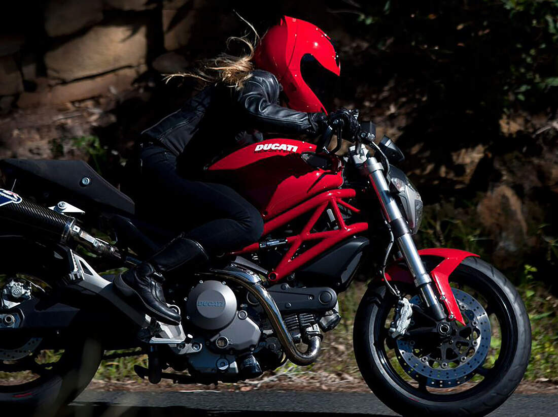 Vozz Klapphelm mit Heckeinstieg - MOTORRADonline.de