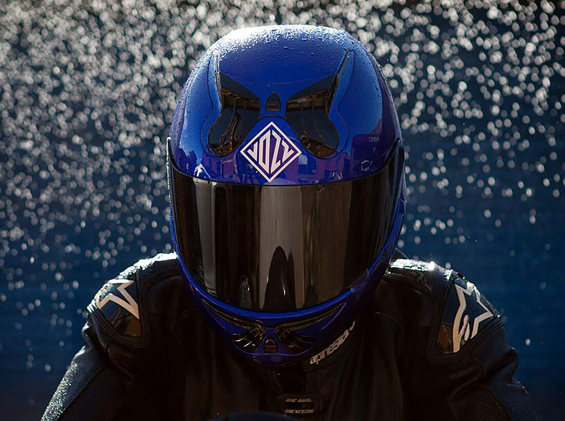 Vozz Klapphelm mit Heckeinstieg - MOTORRADonline.de