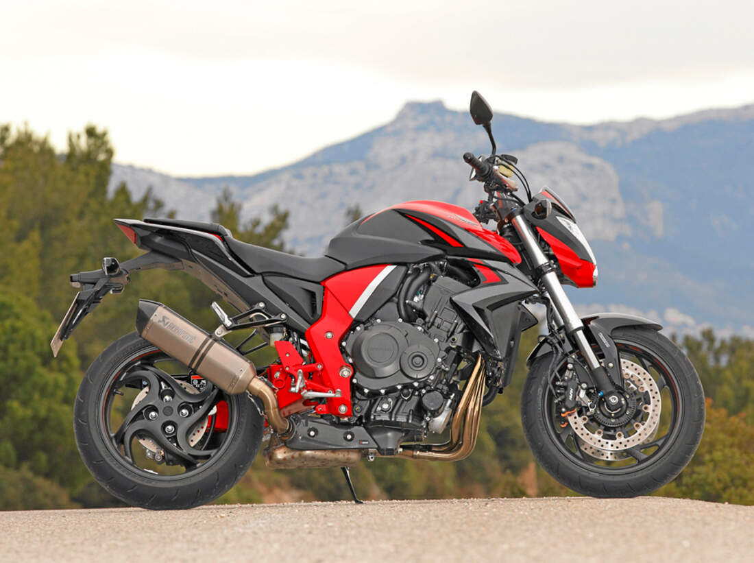 Bmw R R Triumph Speed Triple Und Honda Cb R Im Vergleichstest Motorradonline De