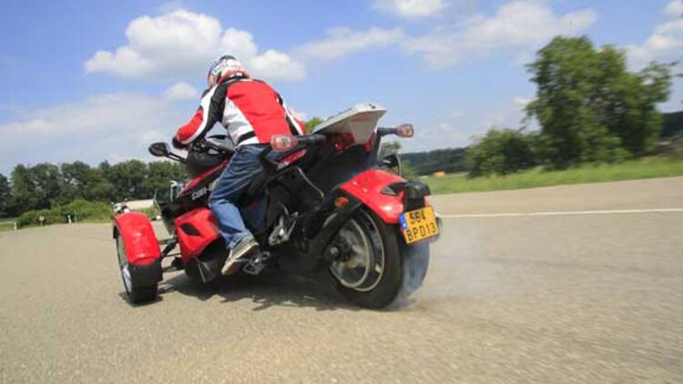 Motorrad mit zwei vorderrädern