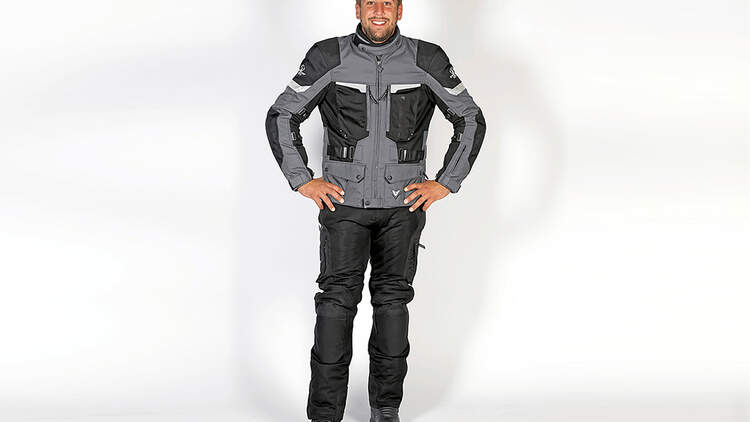 Testsieger Ganzjahres Textilkombis (MOTORRAD 172014 BMW Club Leder Herren Jacke Motorrad in Bayern Baldham