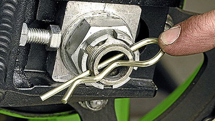M16 Stopmuttern verhindern das ungewollte Lösen einer Schraubenverbindung  durch einen Eingepressten Kunststoffring - Schrauben kaufen im Shop von  Schrauben Direkt