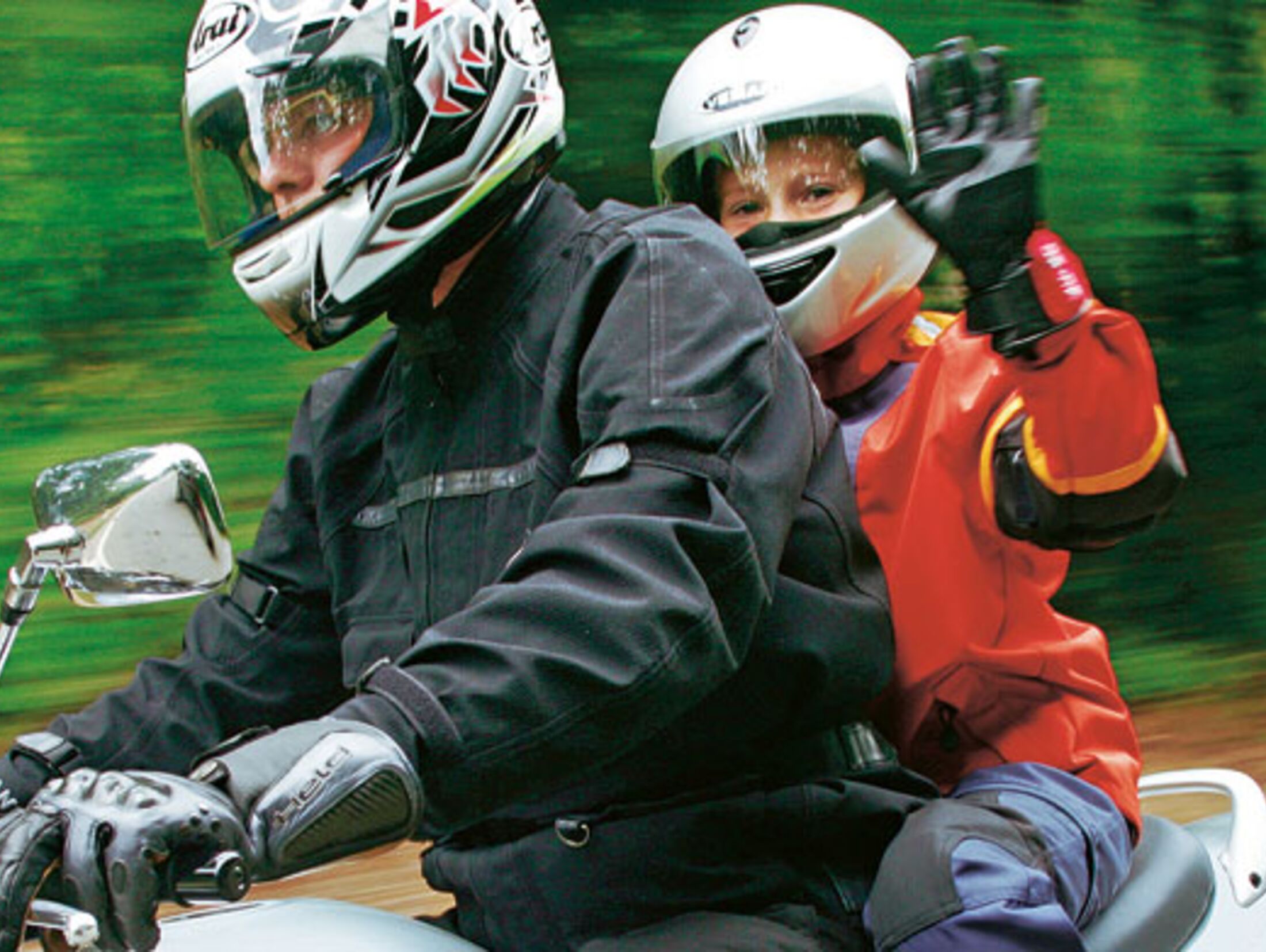 Sozius auf dem Motorrad: So gelingt die Fahrt mit Beifahrer